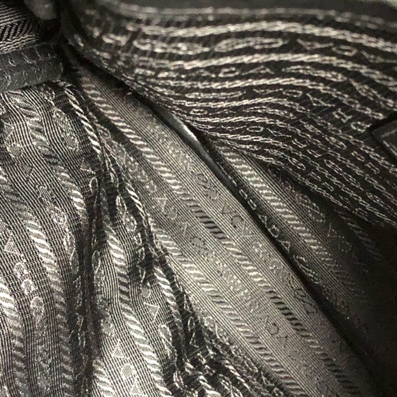 💯 Guaranteed Authentic Prada Black Lambskin Bag - Picture 4 of 8